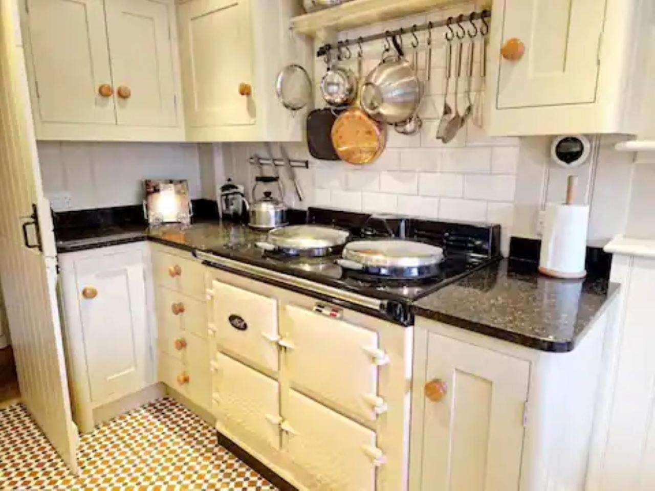 Jackdaw Cottage-Beautiful Cottage, Town Centre Wimborne Minster Dış mekan fotoğraf